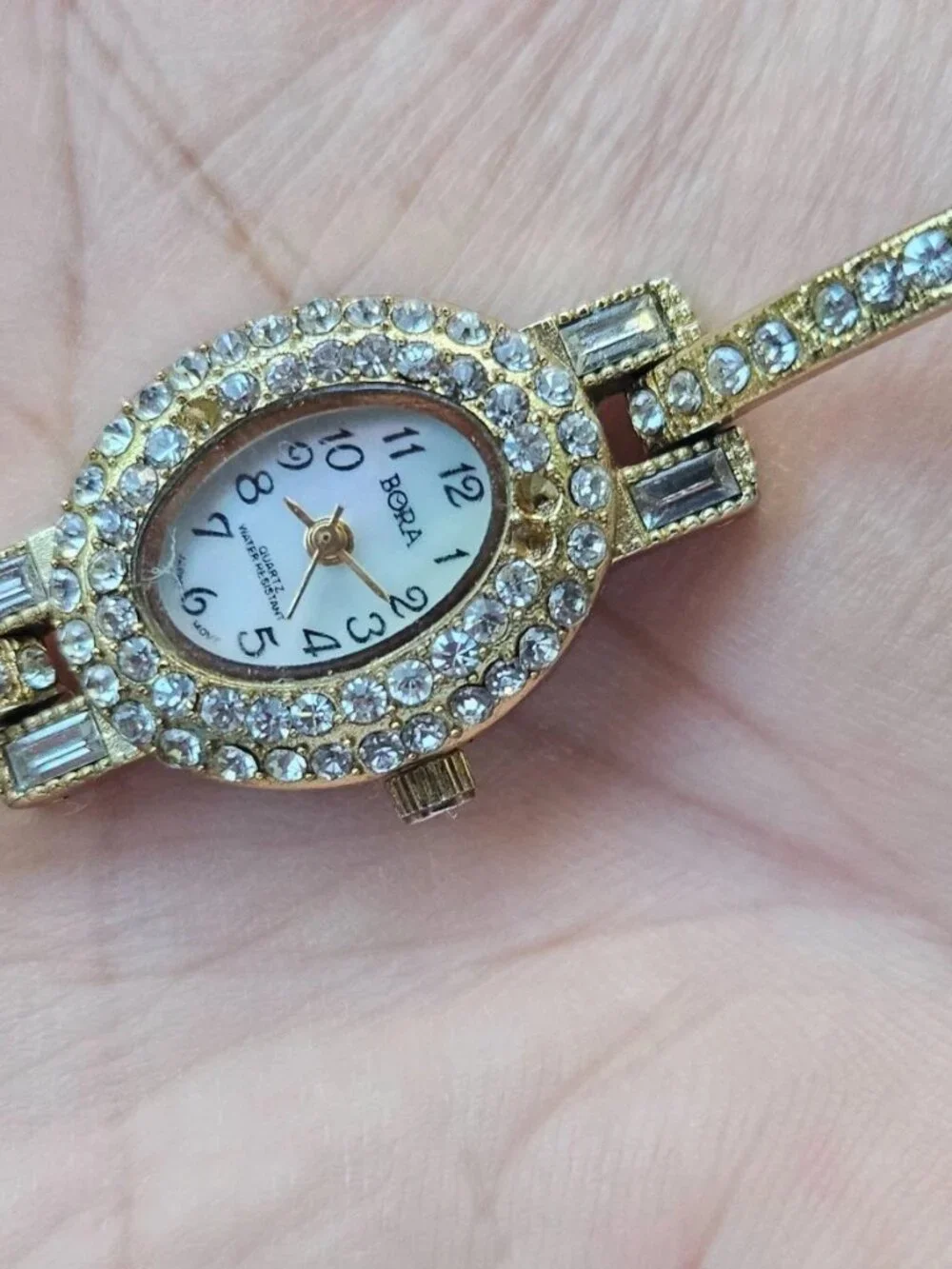 Vintage Bora Ladies Wristwatch Crystal accent Bezel Band Japan Movt Analog Watch